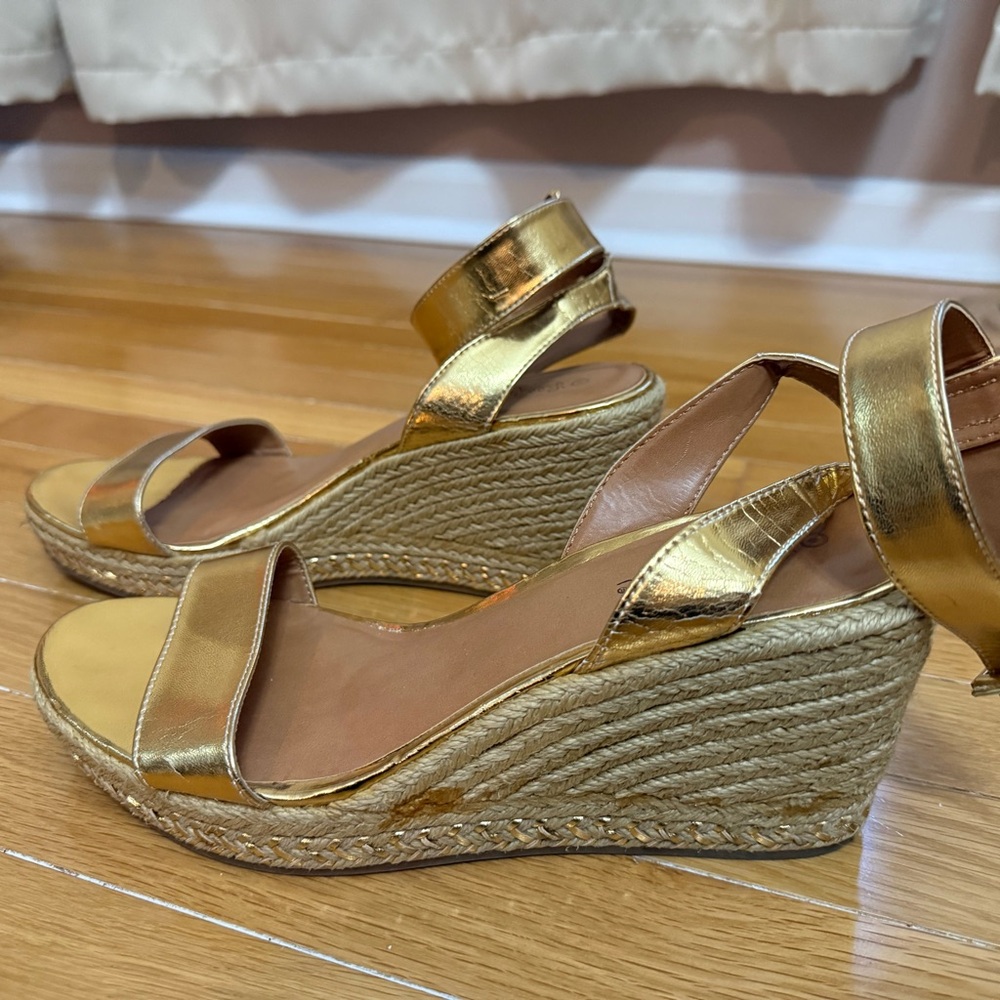 Lilly Pulitzer Metallic Gold Wedges